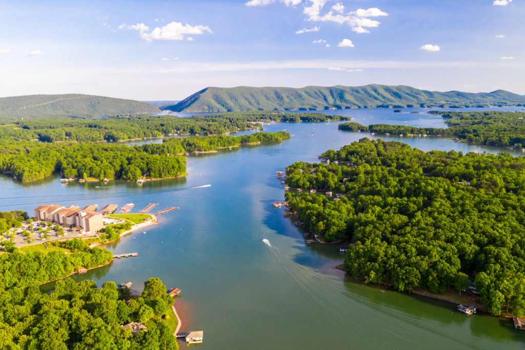 smith mountain lake in virginia, lake views, lakes in virginia, places to visit in virginia, best lakes to visit in america