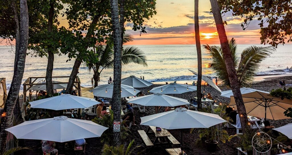 Vida Hermosa beach dining
