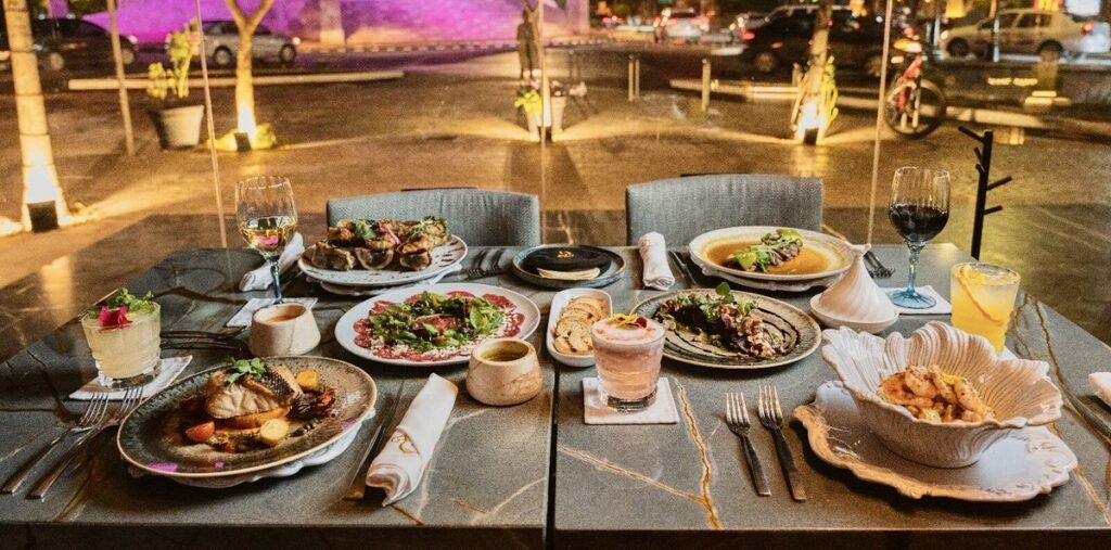 meals at Restaurante Emplumado