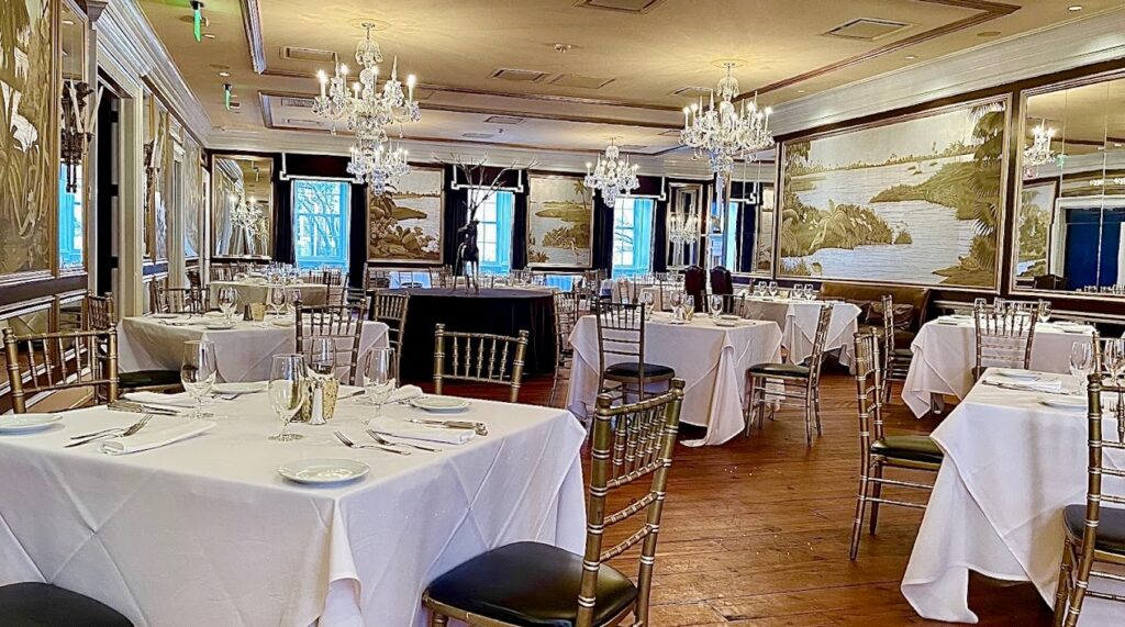 The Olde Pink House dining room