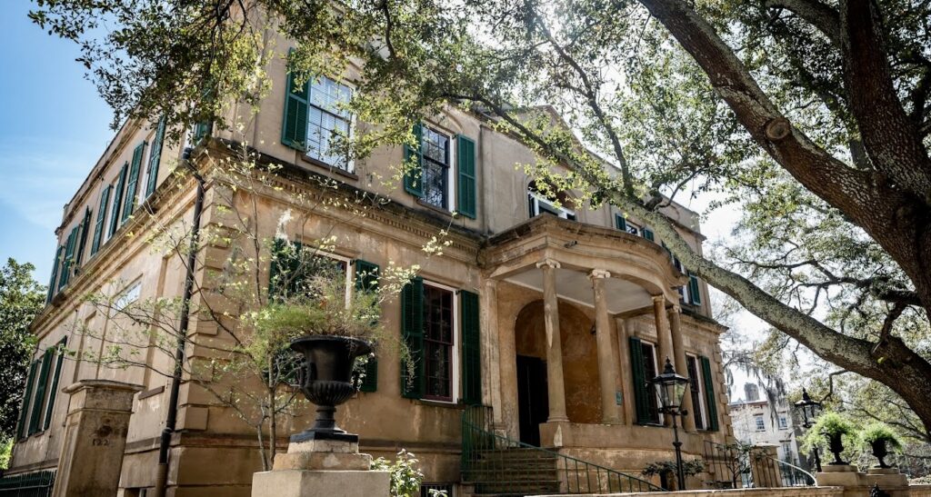 The Owens-Thomas House & Slave Quarters