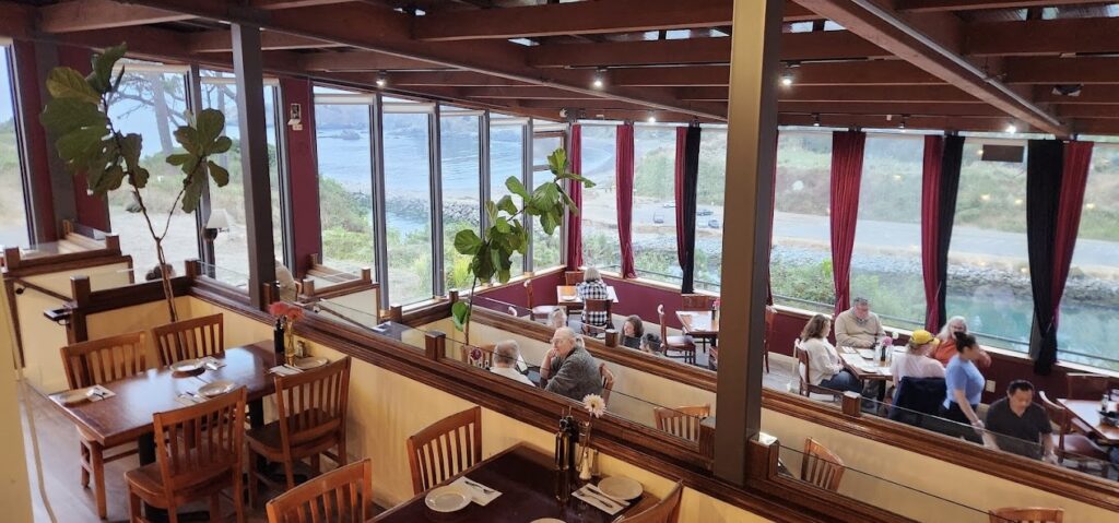 Noyo River Grill interior