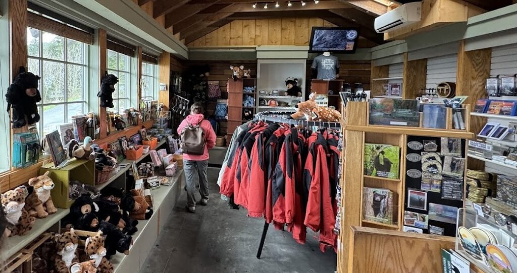 Kuwohi Visitor Center interior