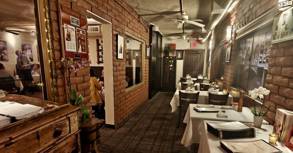 Franco's Italian Caffe interior