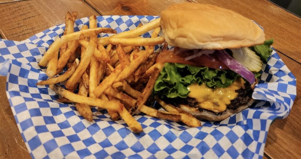 Growler's cheeseburger