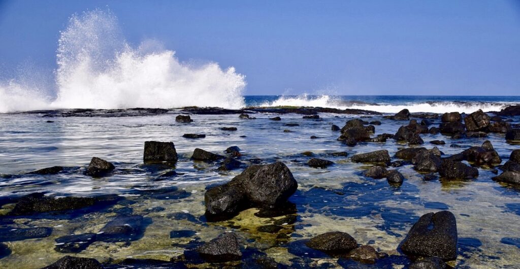 Wawaloli Beach Park tidal pools