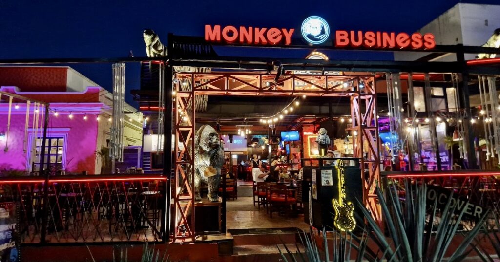 Monkey Business Cancún entrance