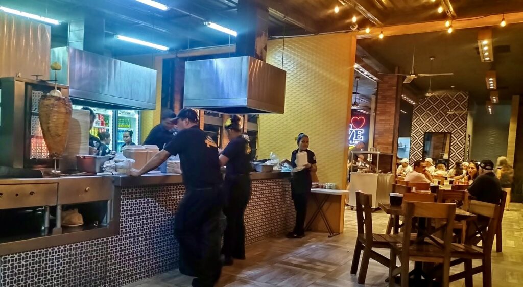 Taqueria El Paisa interior