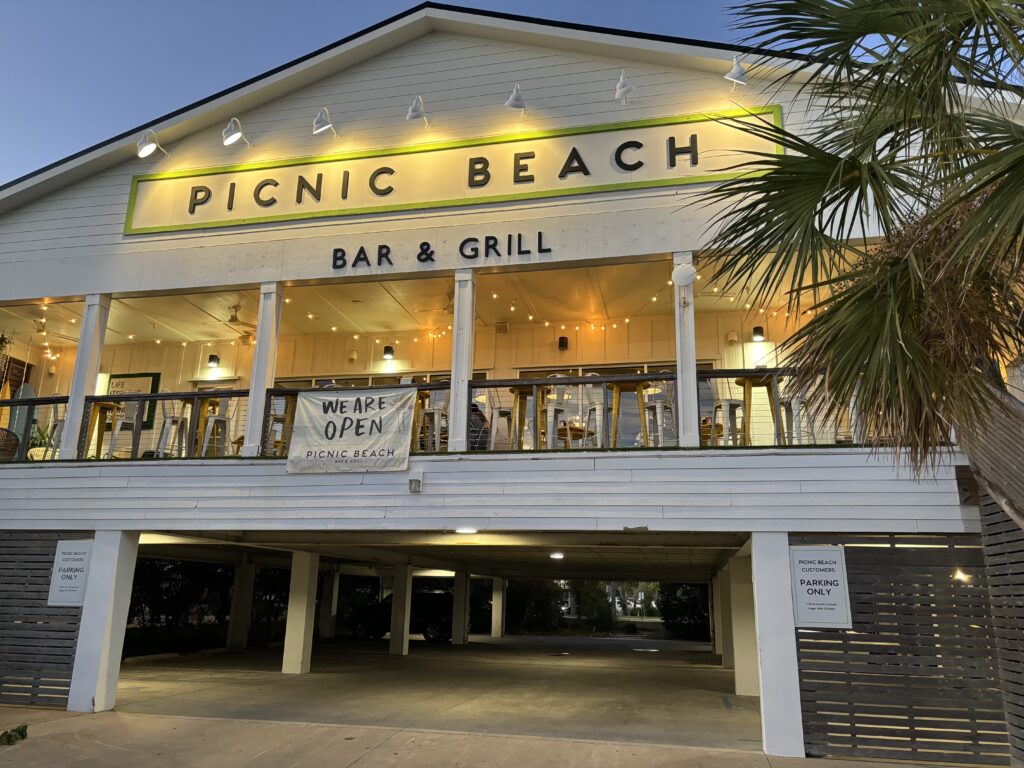 Picnic Beach Bar & Grill